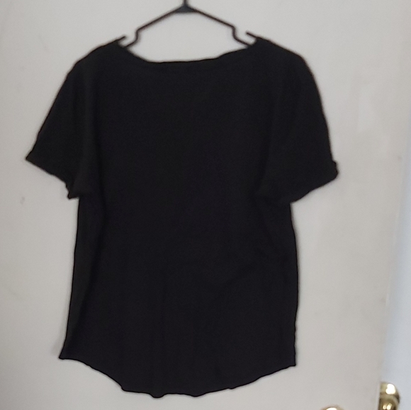 SOLD🌷3 for $25!🌷 loose fitting tee - Picture 4 of 4